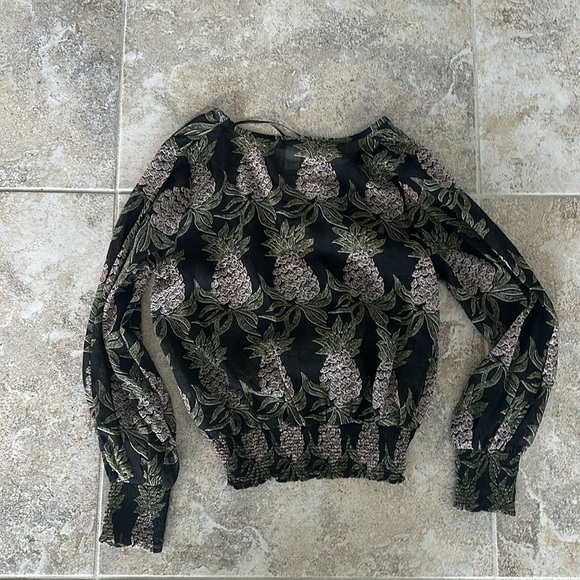 4/$20 H&M Black Pineapple semi sheer Smocked Long-sleeve Top Size 2 XS - Picture 6 of 6
